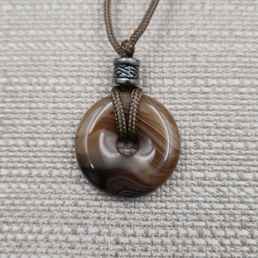 16 Inch Cloth Cord Banded Agate Stone Pendant Necklace A7213 - Picture 3 of 7